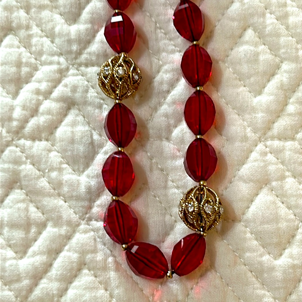 Jones New York Gold Tone Necklace With Red Beads And Embellished Gold Beads 8$